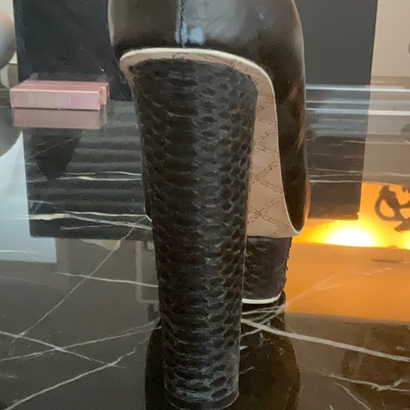 L.A.M.B platform peep toe pumps. - Picture 7 of 9